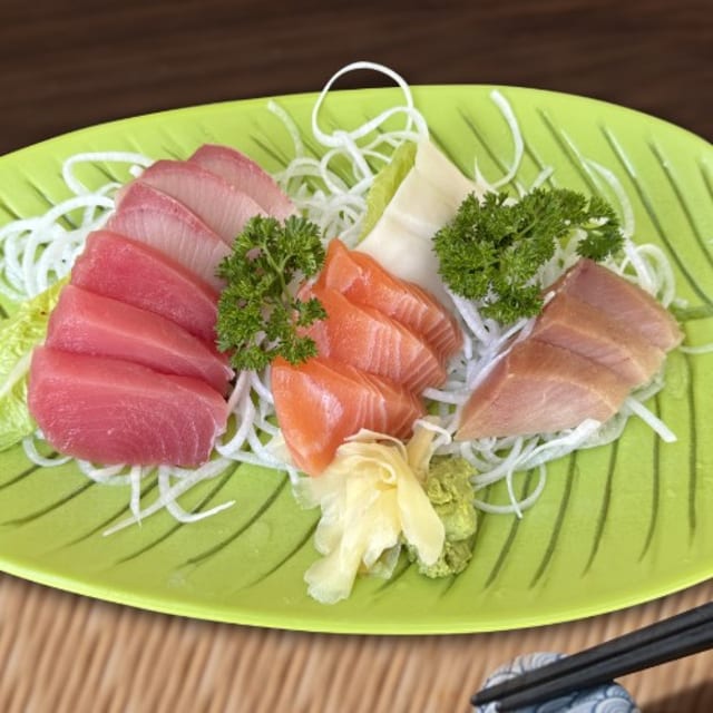 F-Sashimi Deluxe with Rice Combo.